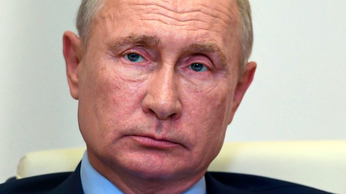 Putin se chopil strategického kormidla a zakázal armádě ústup